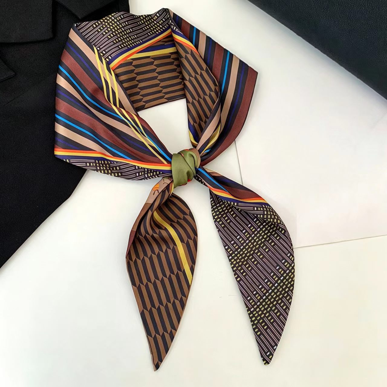 Lenço de Seda Luxuoso Estampad - Scarf Silk Neck avaliação e preço